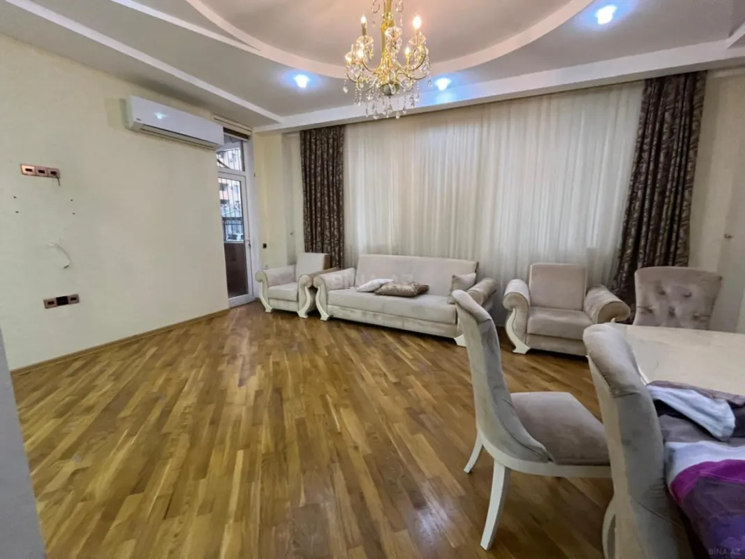 Kirayə verilir 2 otaqlı mənzil 110 m²
