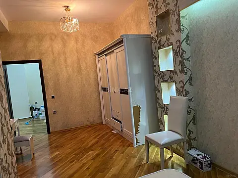 Kirayə verilir 2 otaqlı mənzil 110 m²