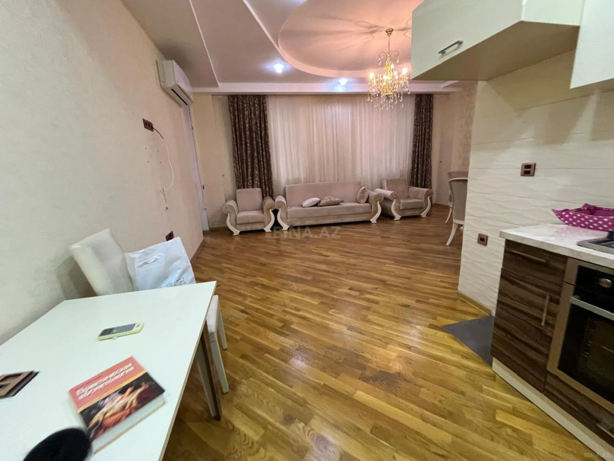 Kirayə verilir 2 otaqlı mənzil 110 m²