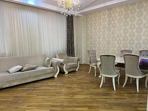 Kirayə verilir 2 otaqlı mənzil 110 m²