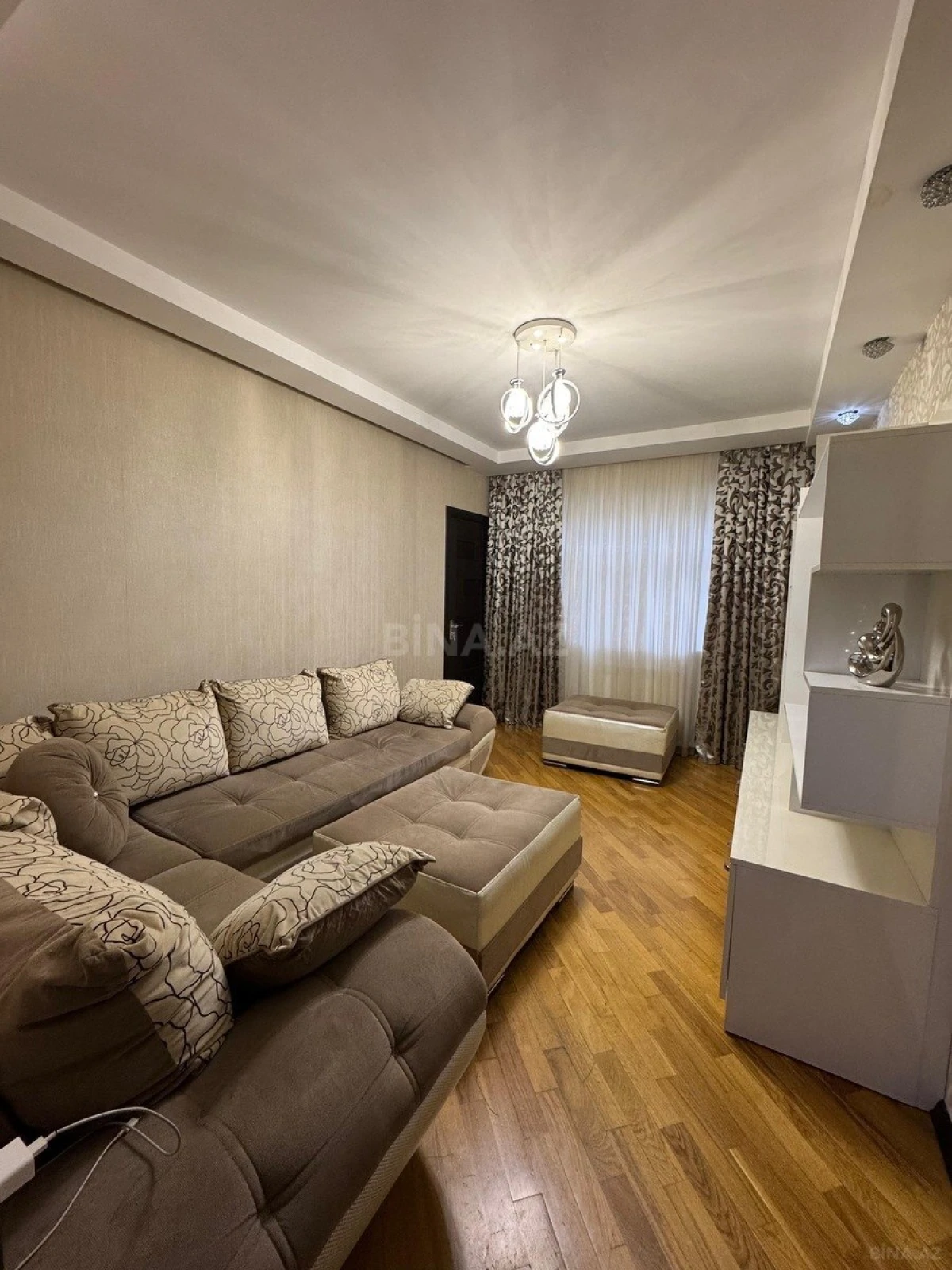 Satılır 4 otaqlı mənzil 100 m²