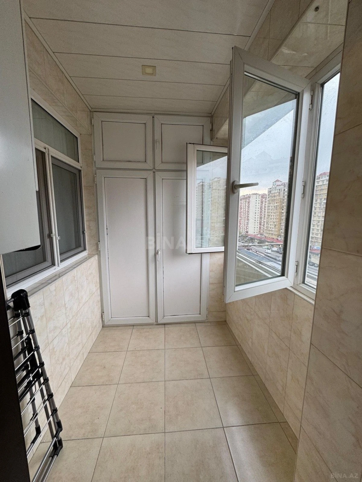 Satılır 4 otaqlı mənzil 100 m²