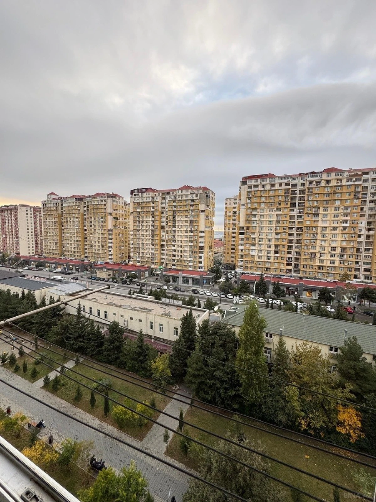 Satılır 4 otaqlı mənzil 100 m²