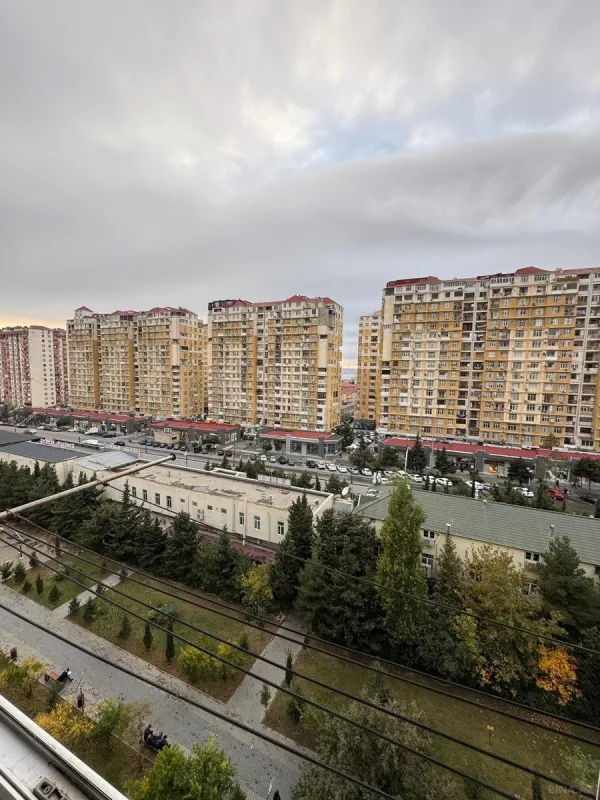 Satılır 4 otaqlı mənzil 100 m²