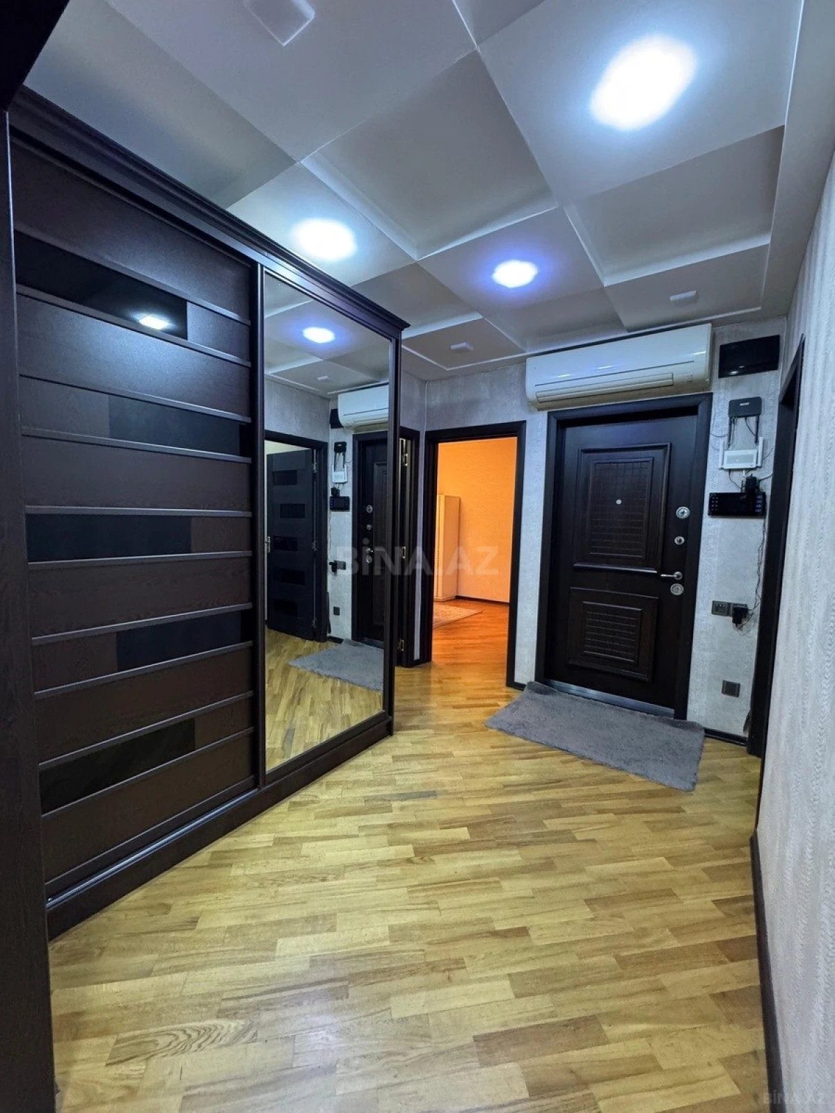 Satılır 4 otaqlı mənzil 100 m²