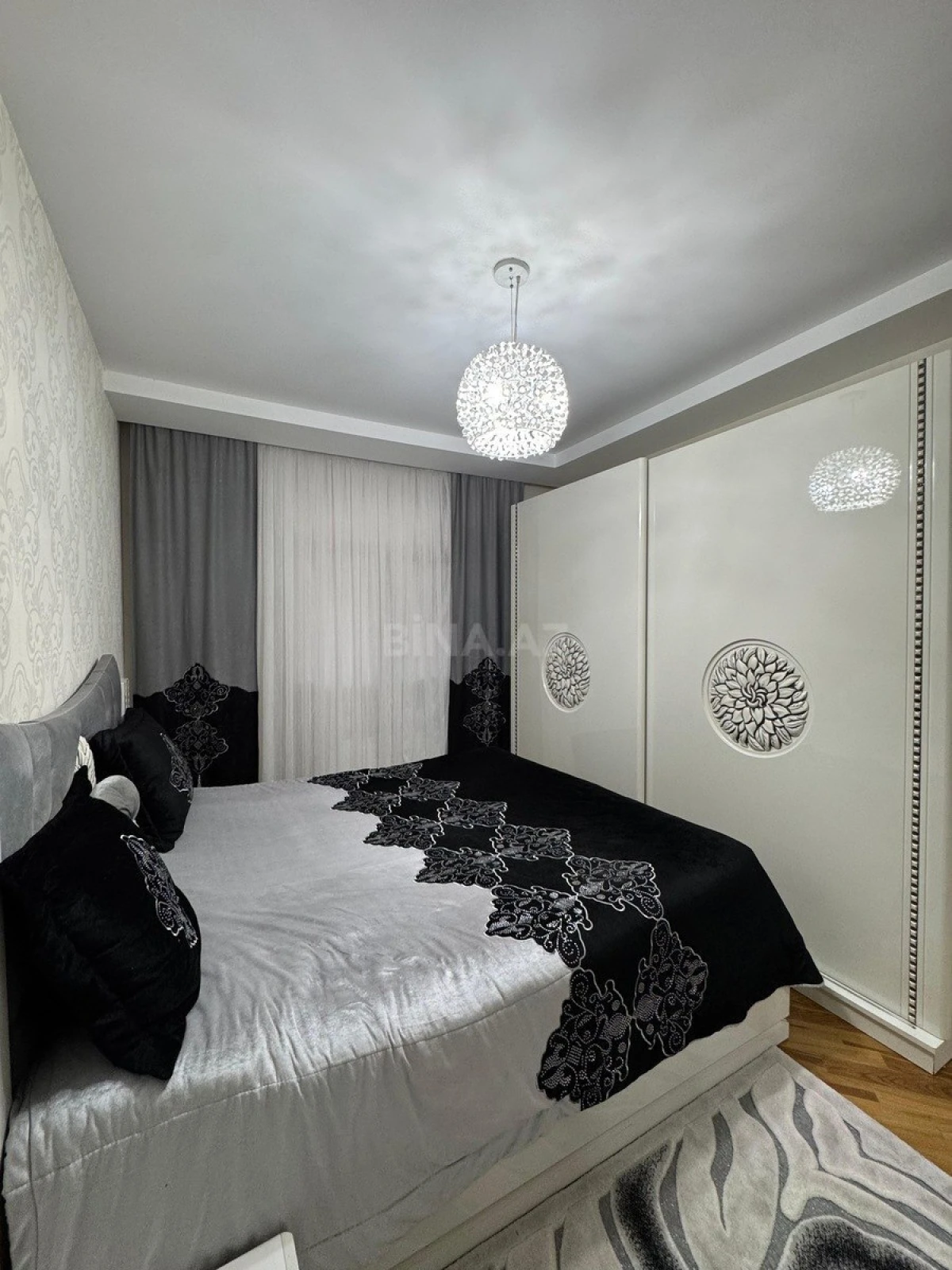 Satılır 4 otaqlı mənzil 100 m²