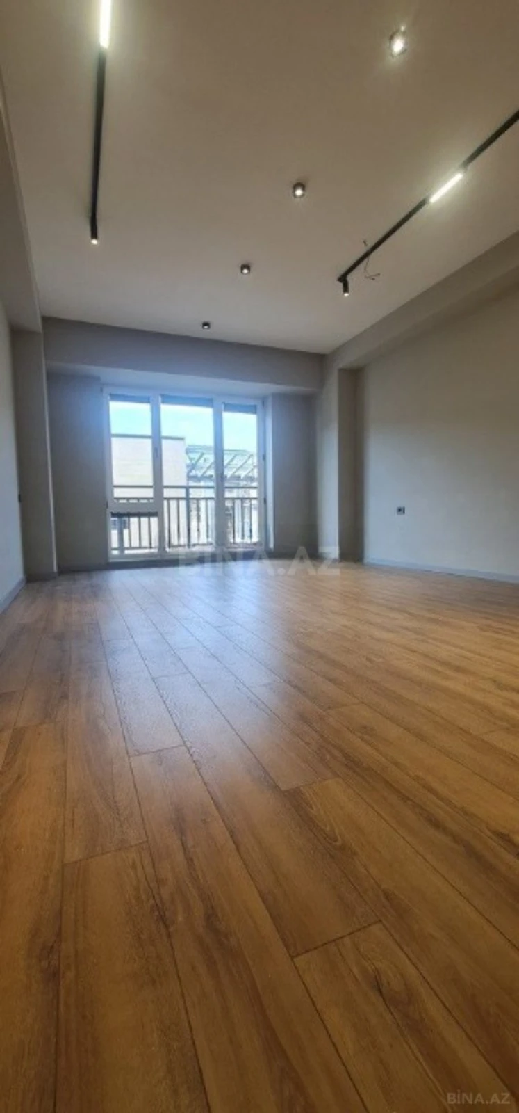 Satılır 5 otaqlı mənzil 202 m²