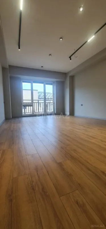 Satılır 5 otaqlı mənzil 202 m²