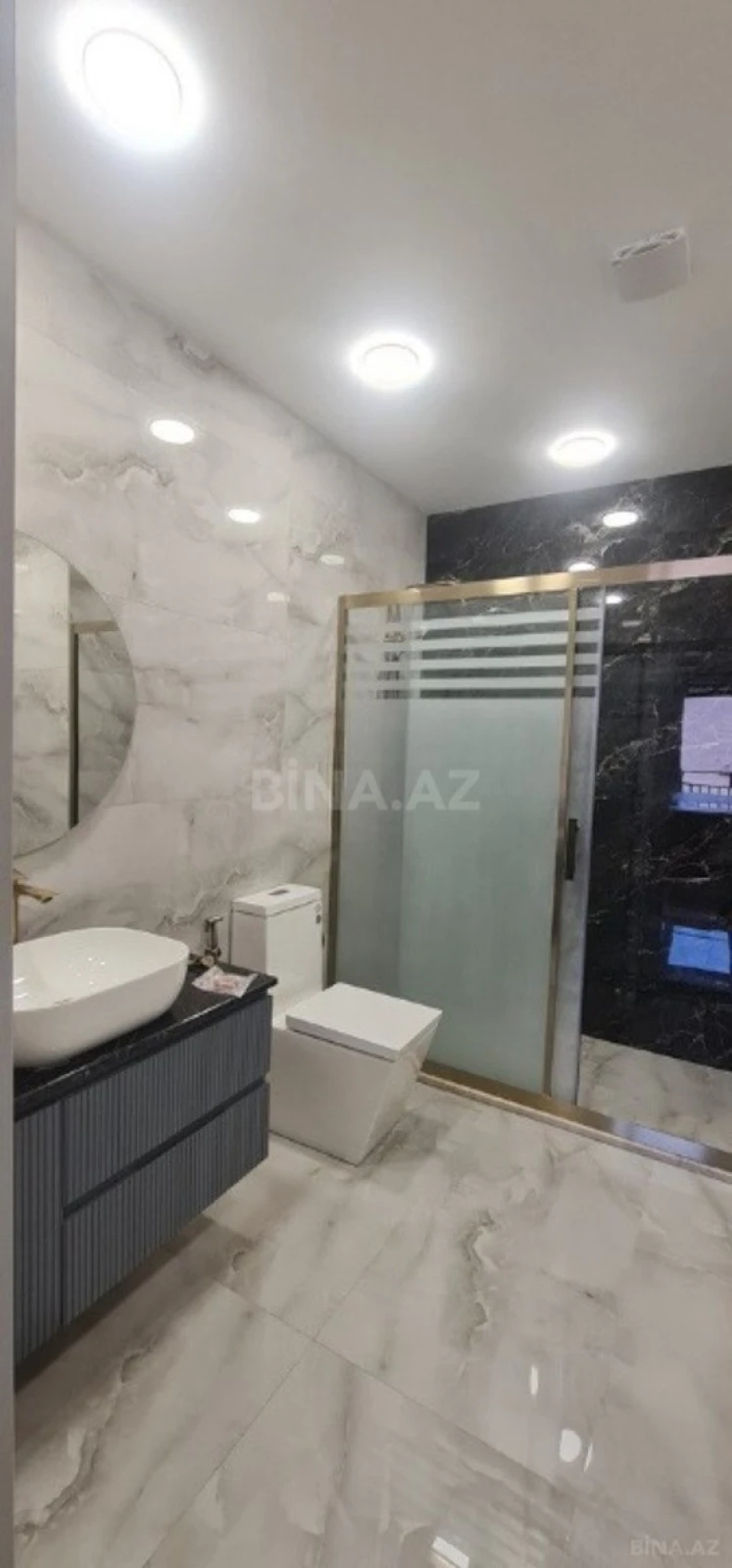 Satılır 5 otaqlı mənzil 202 m²