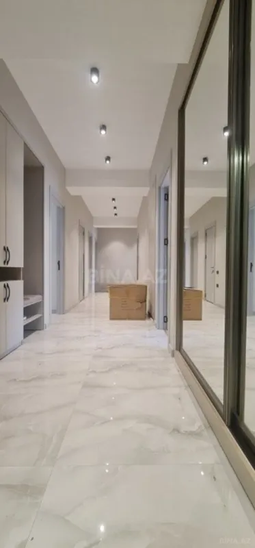 Satılır 5 otaqlı mənzil 202 m²