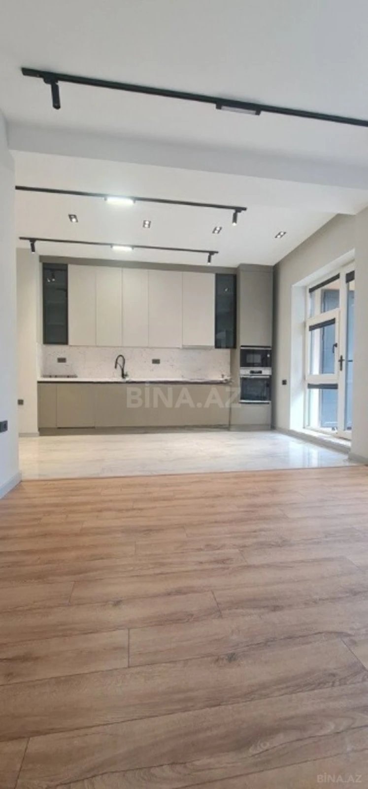 Satılır 5 otaqlı mənzil 202 m²