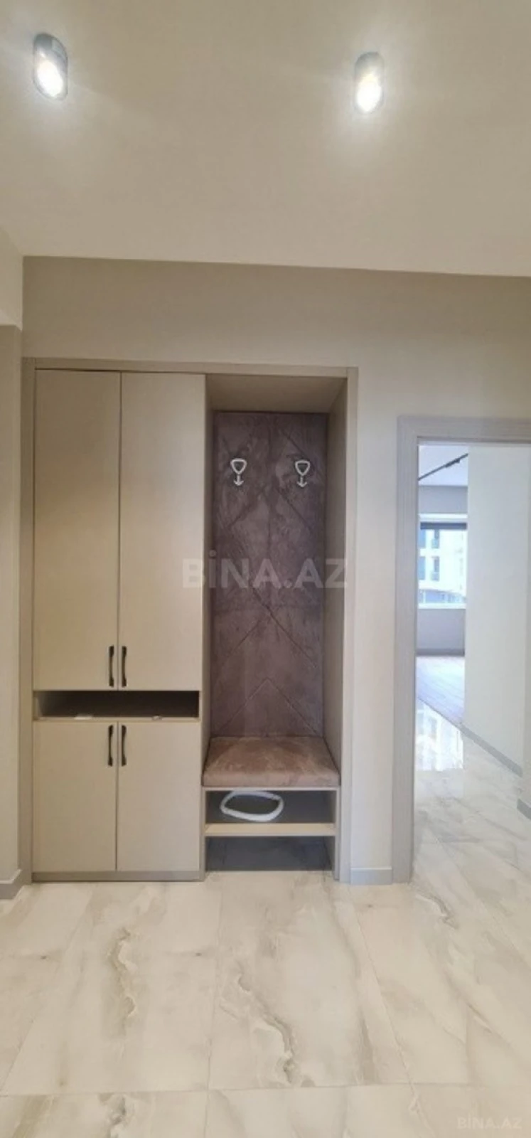 Satılır 5 otaqlı mənzil 202 m²