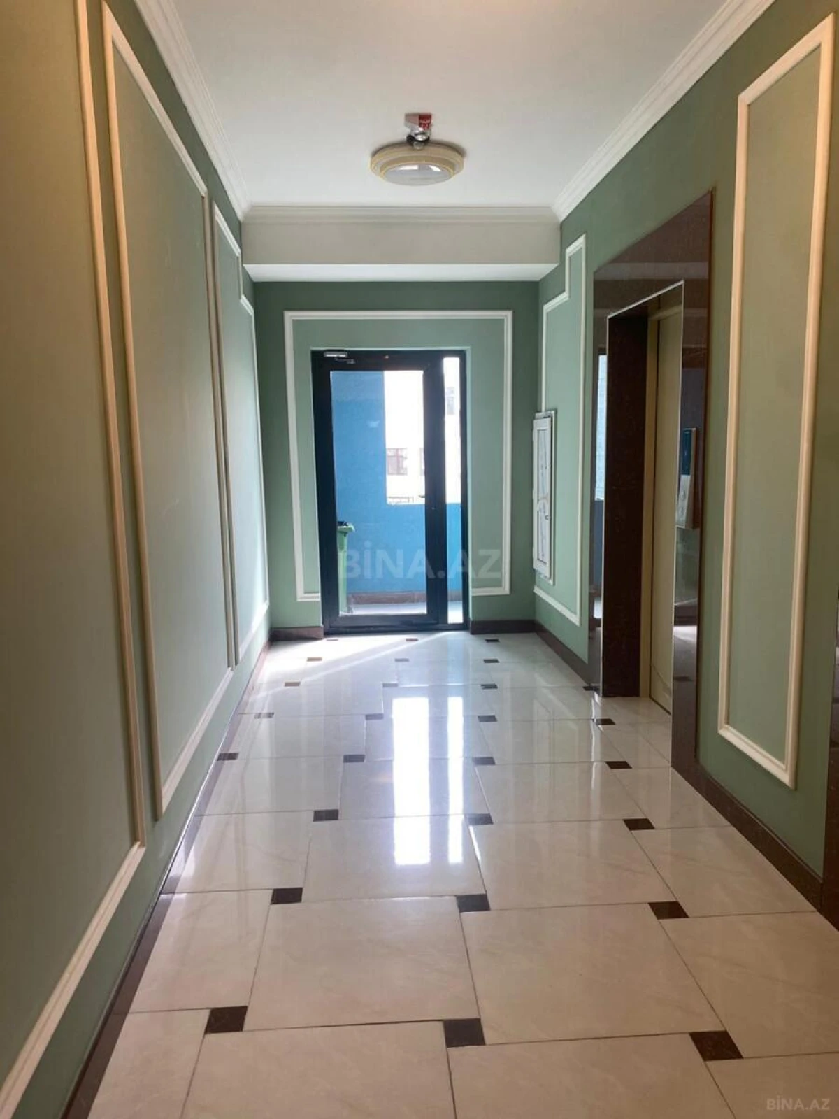 Satılır 3 otaqlı mənzil 106 m²