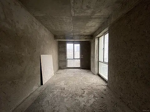 Satılır 4 otaqlı mənzil 147 m²