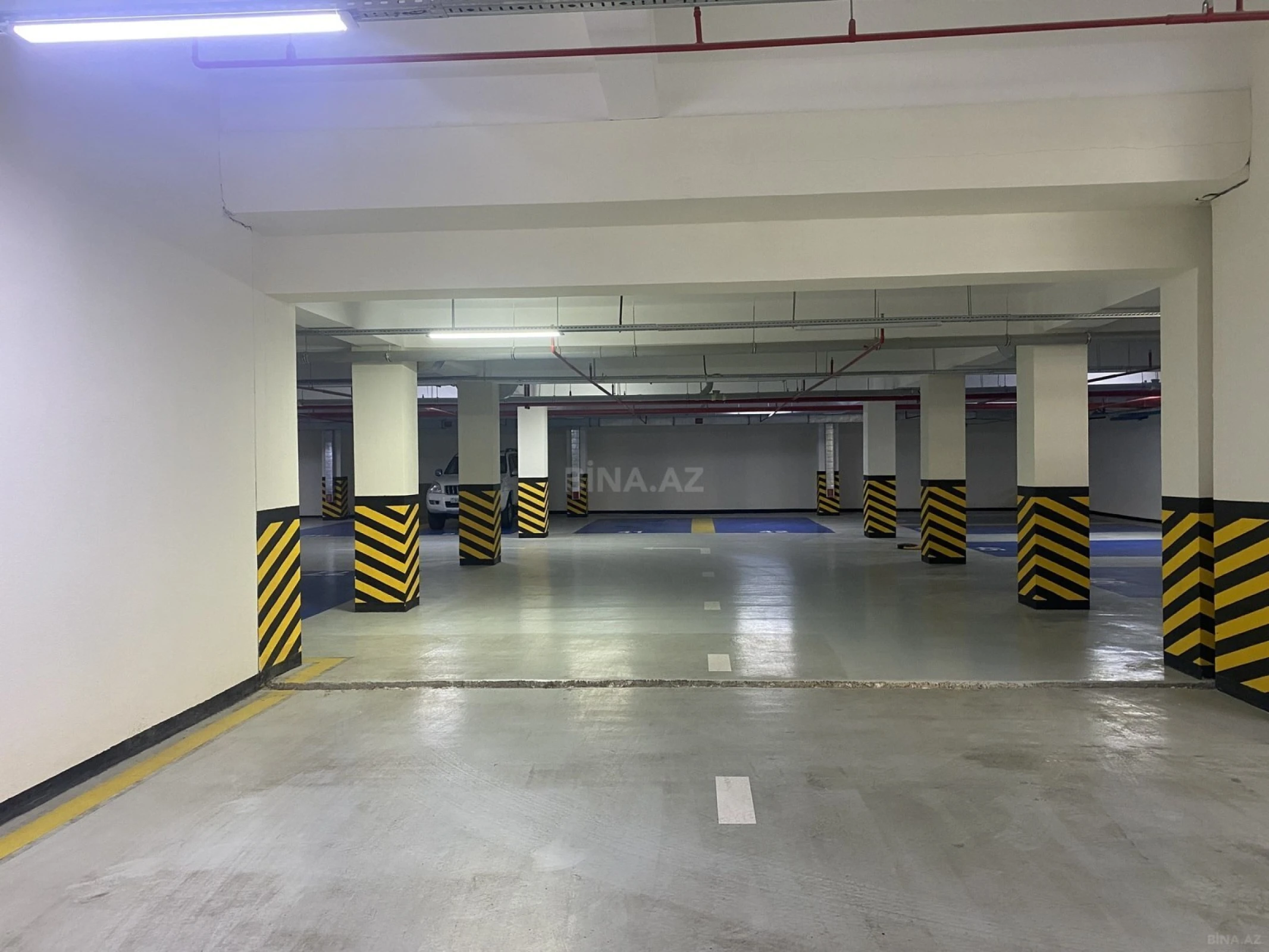 Satılır 4 otaqlı mənzil 147 m²