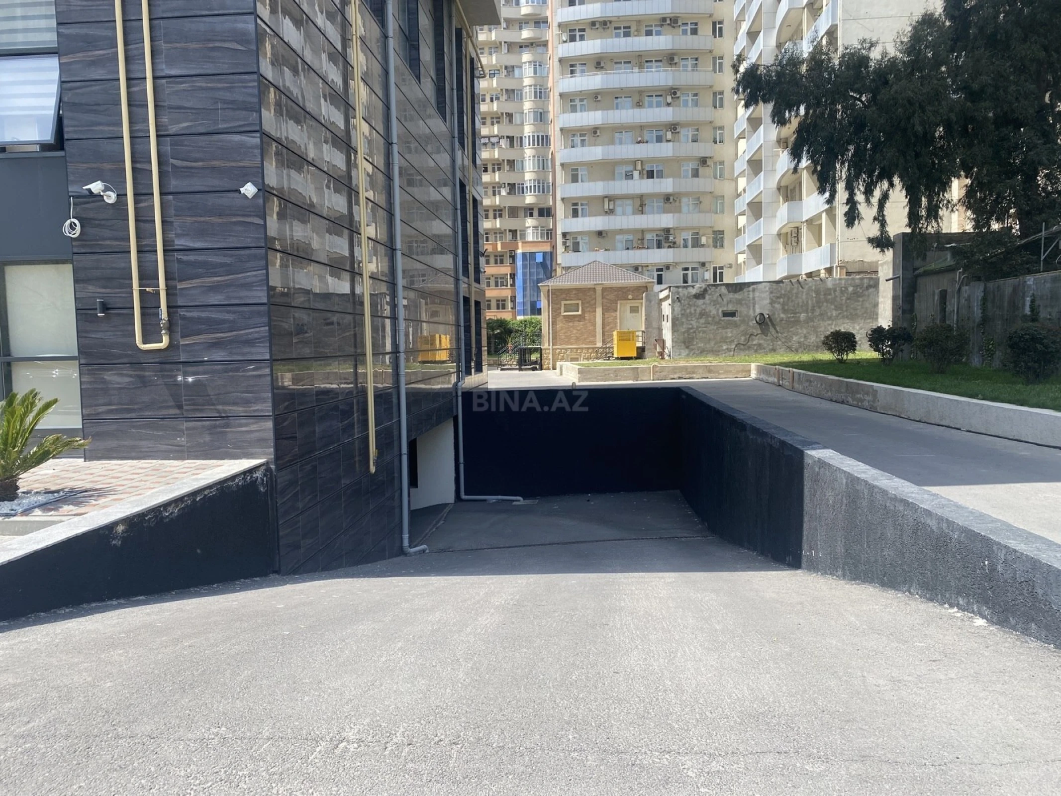 Satılır 4 otaqlı mənzil 147 m²