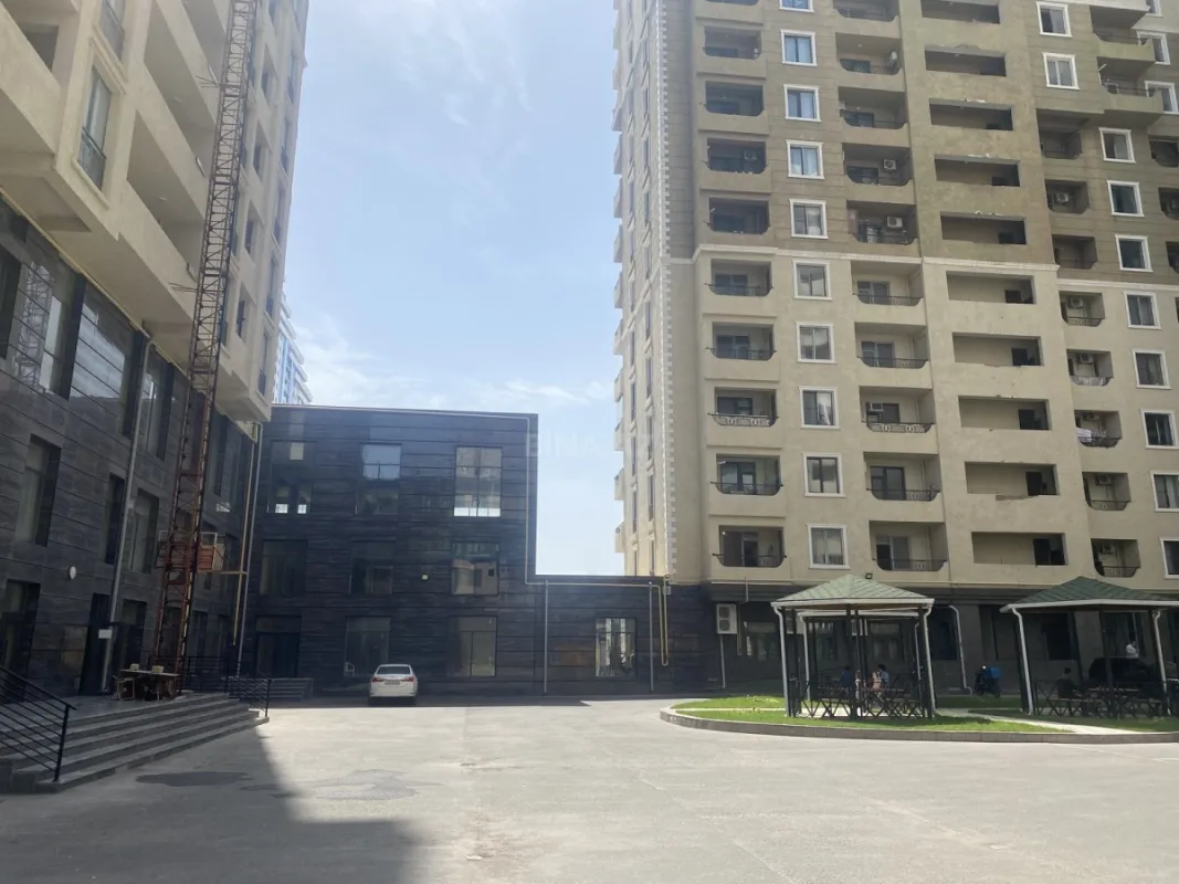 Satılır 4 otaqlı mənzil 147 m²