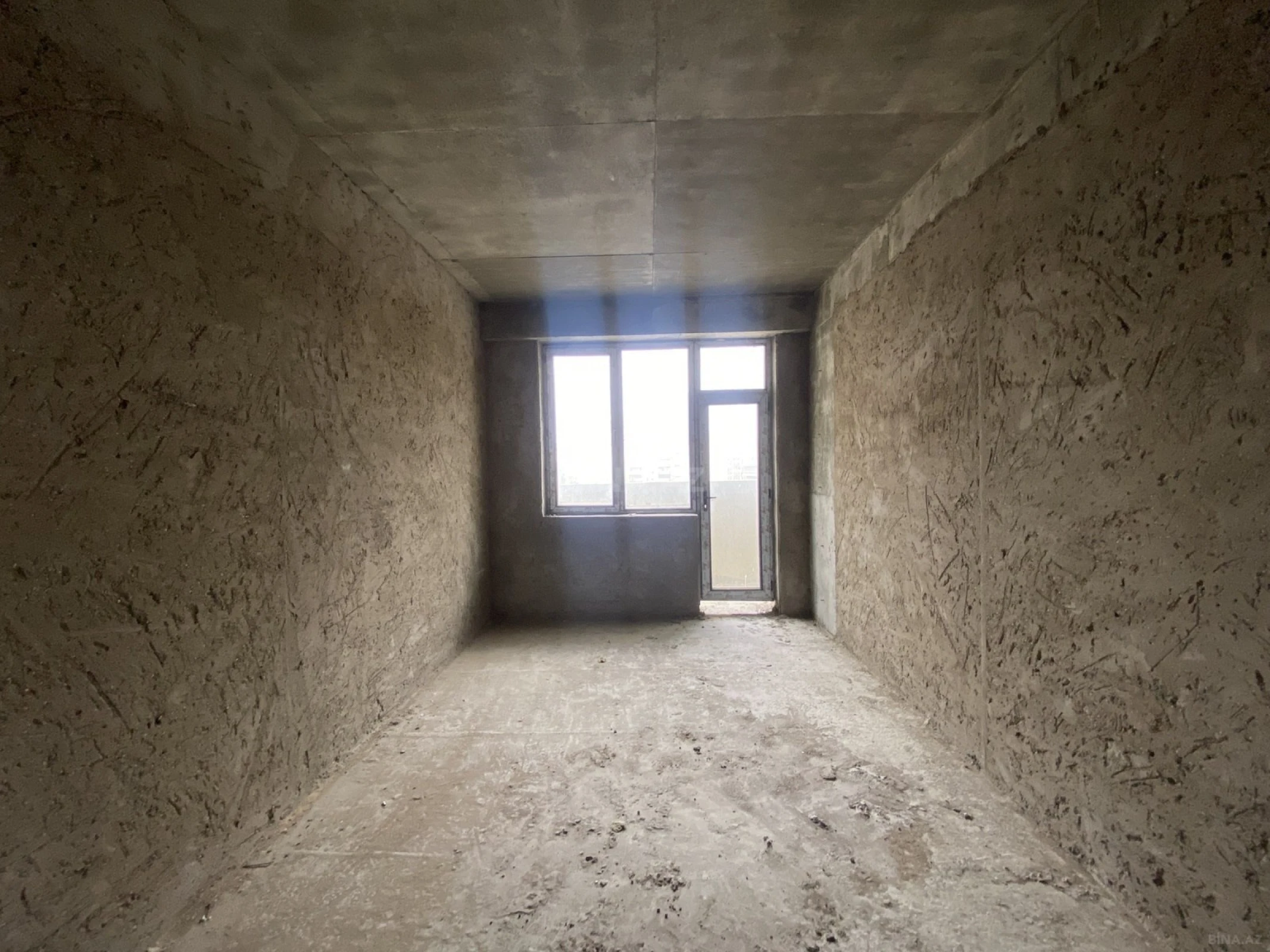 Satılır 4 otaqlı mənzil 147 m²