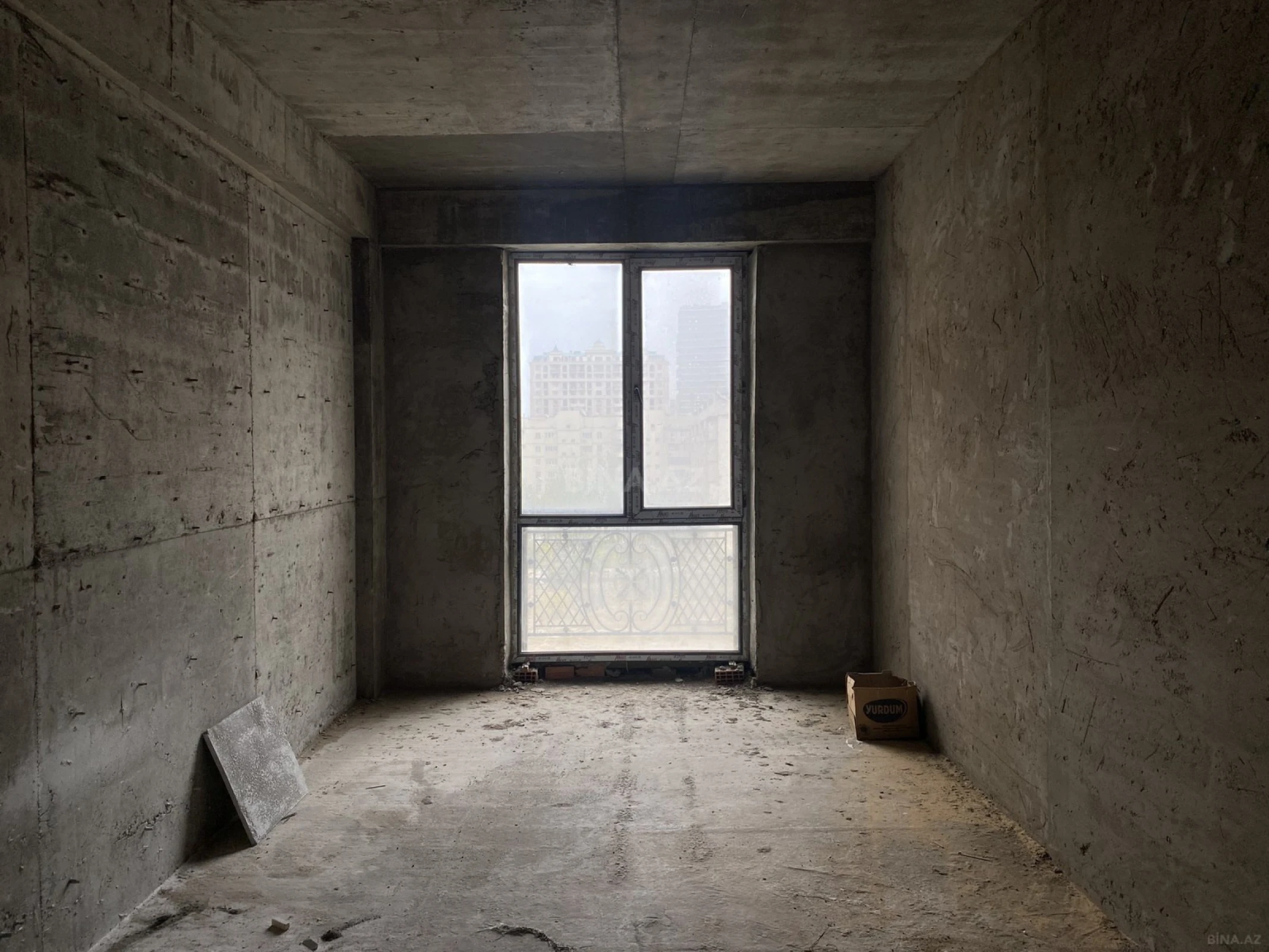 Satılır 4 otaqlı mənzil 147 m²