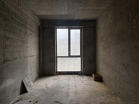 Satılır 4 otaqlı mənzil 147 m²