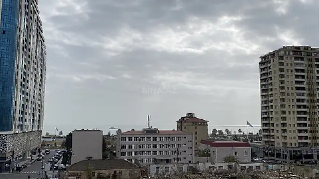 Satılır 4 otaqlı mənzil 147 m²