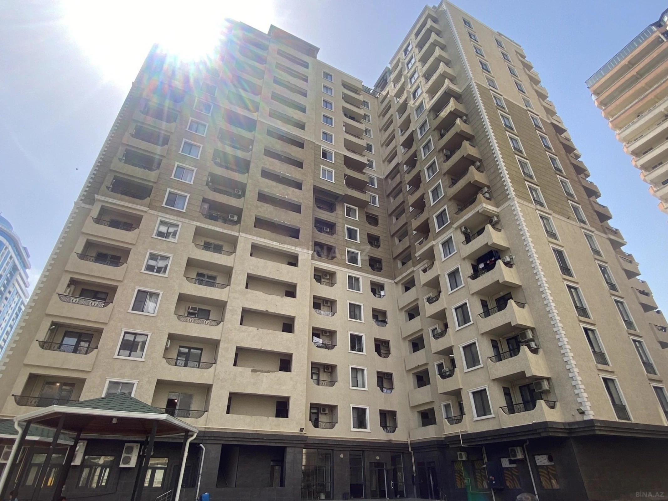 Satılır 4 otaqlı mənzil 147 m²