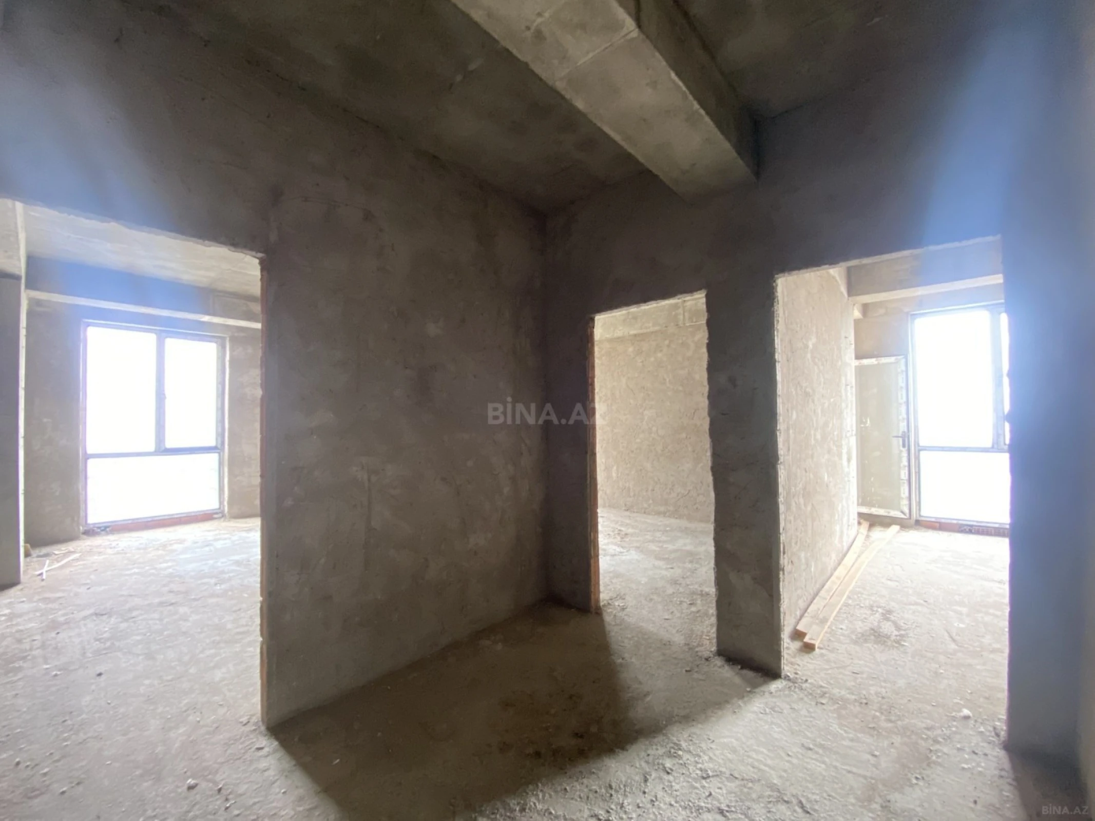 Satılır 4 otaqlı mənzil 147 m²