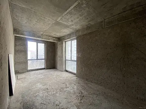 Satılır 4 otaqlı mənzil 147 m²