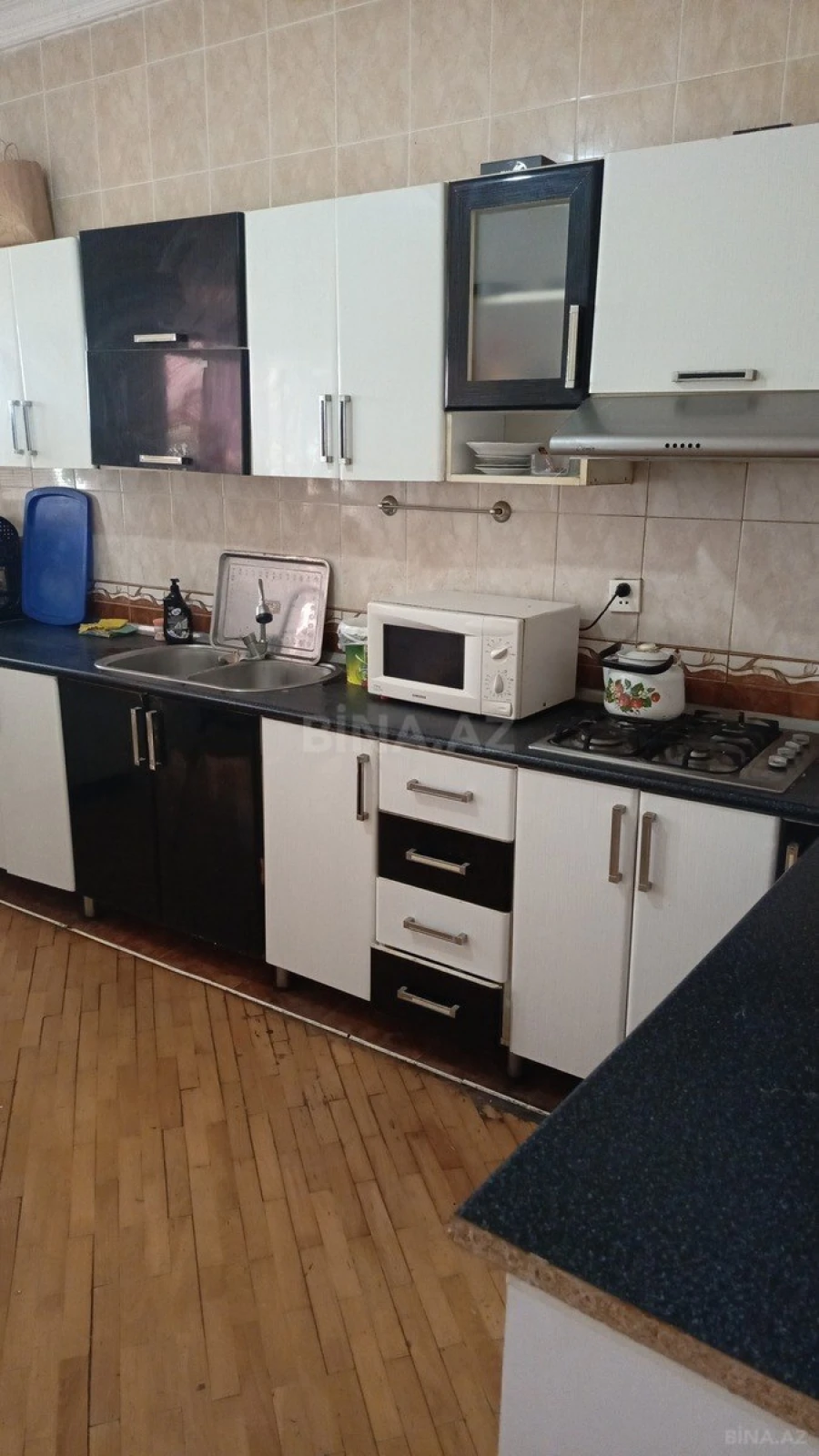 Kirayə verilir 3 otaqlı mənzil 185 m²