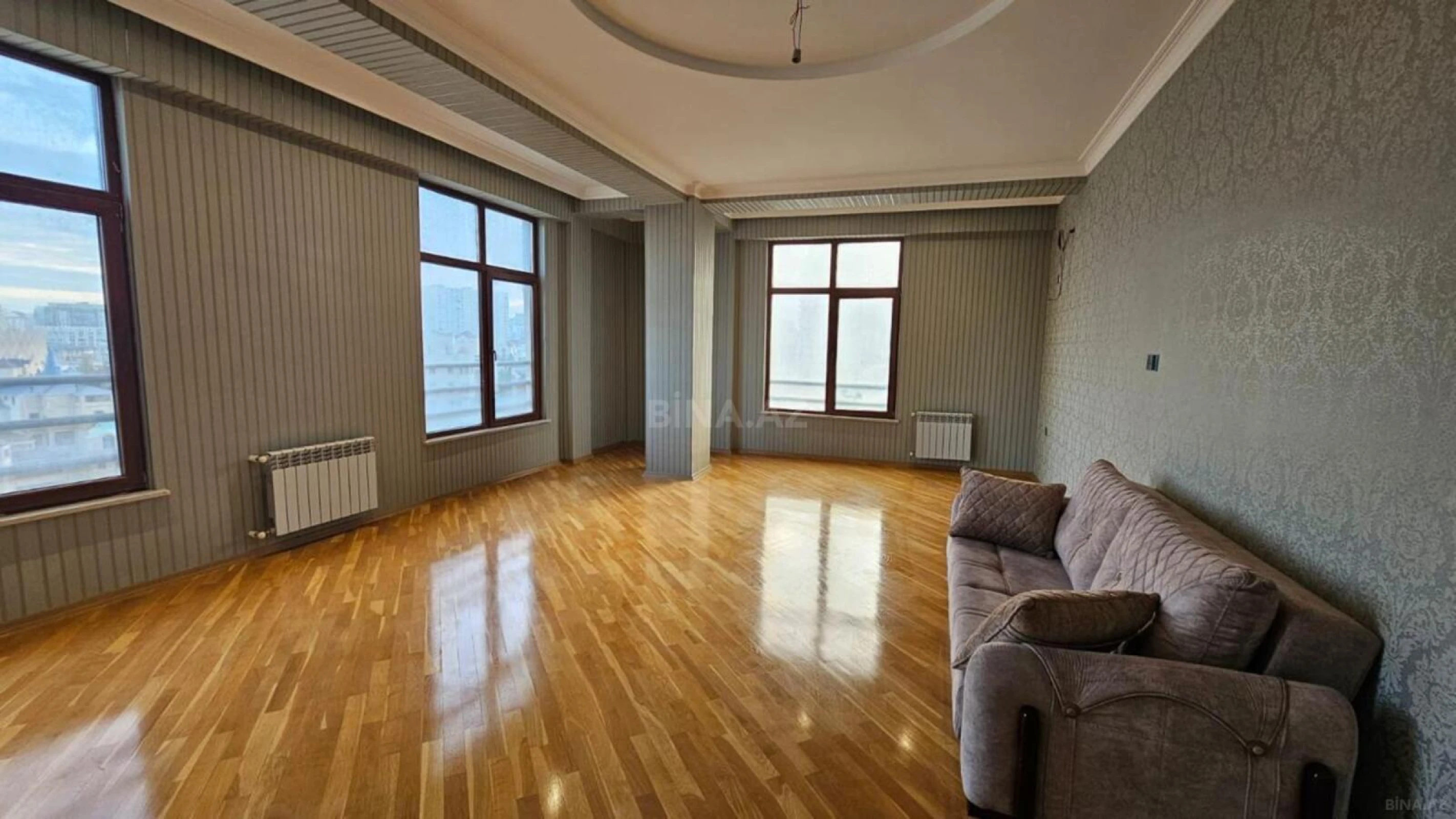 Satılır 3 otaqlı mənzil 141 m²