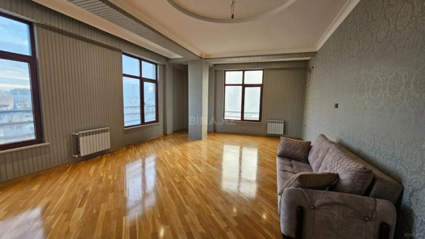 Satılır 3 otaqlı mənzil 141 m²