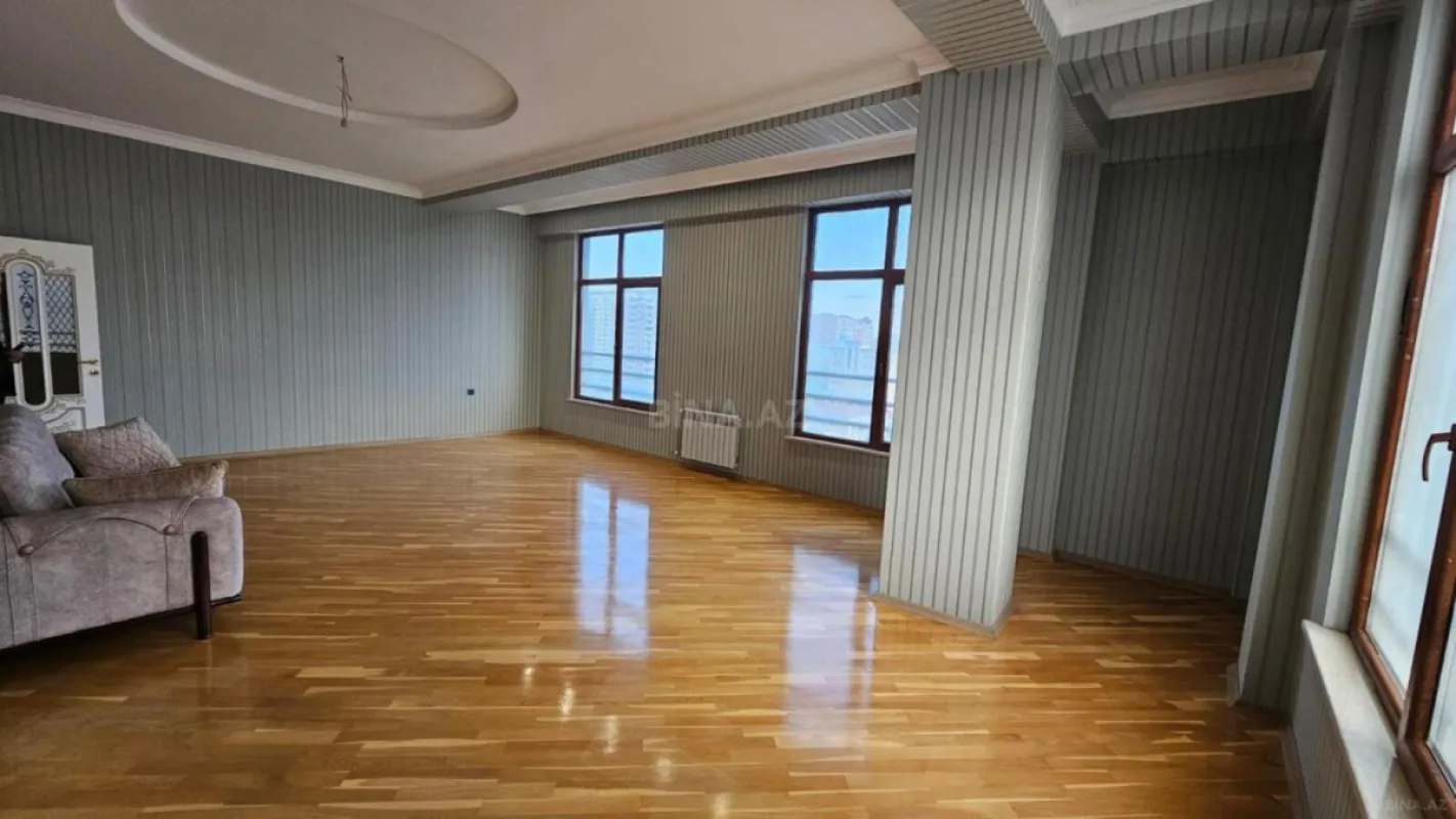 Satılır 3 otaqlı mənzil 141 m²