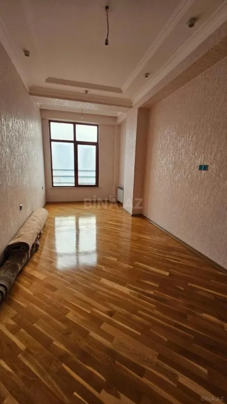 Satılır 3 otaqlı mənzil 141 m²