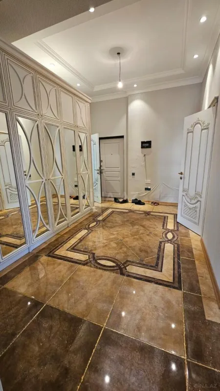 Satılır 3 otaqlı mənzil 141 m²