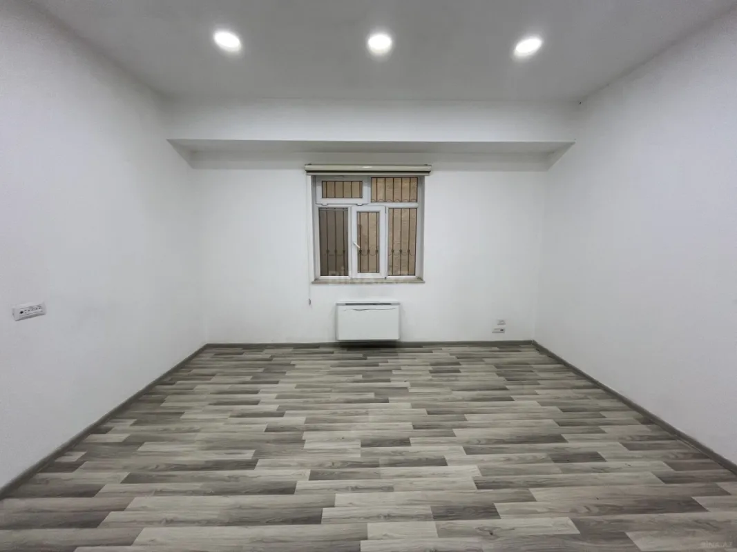 Kirayə verilir 3 otaqlı ofis 140 m²