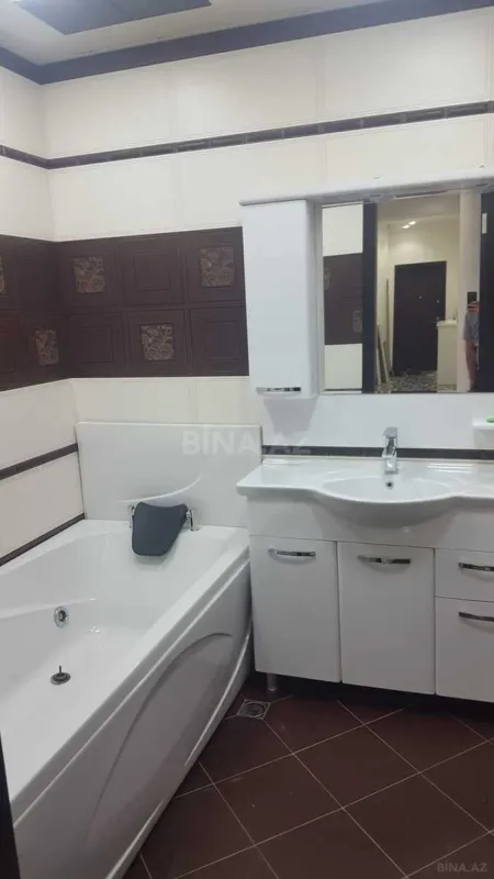 Satılır 3 otaqlı mənzil 136 m²
