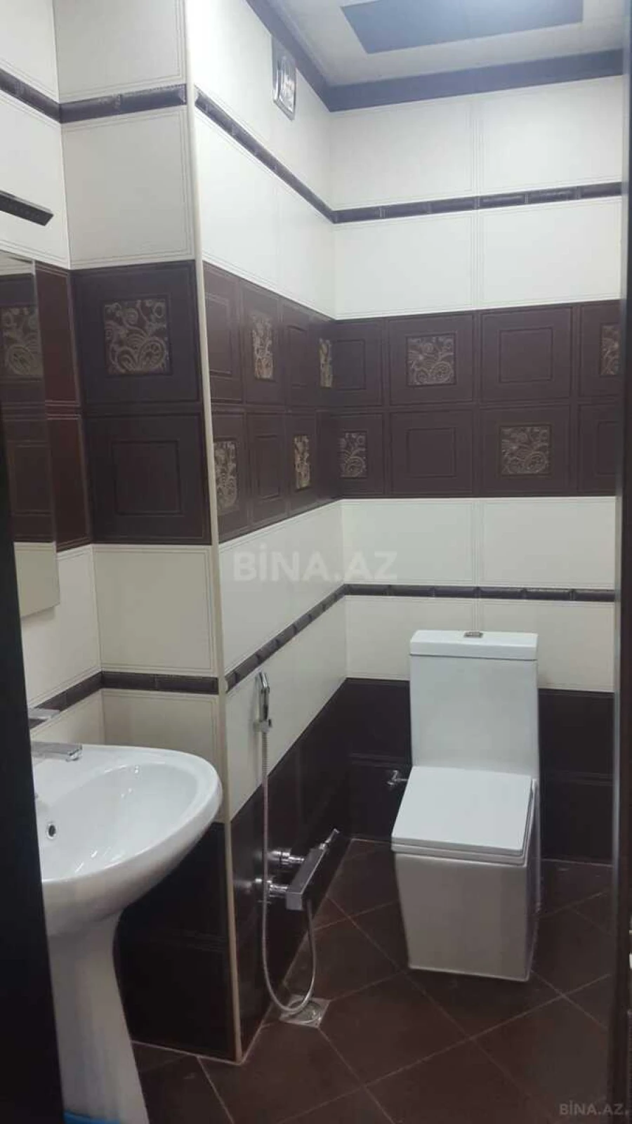 Satılır 3 otaqlı mənzil 136 m²