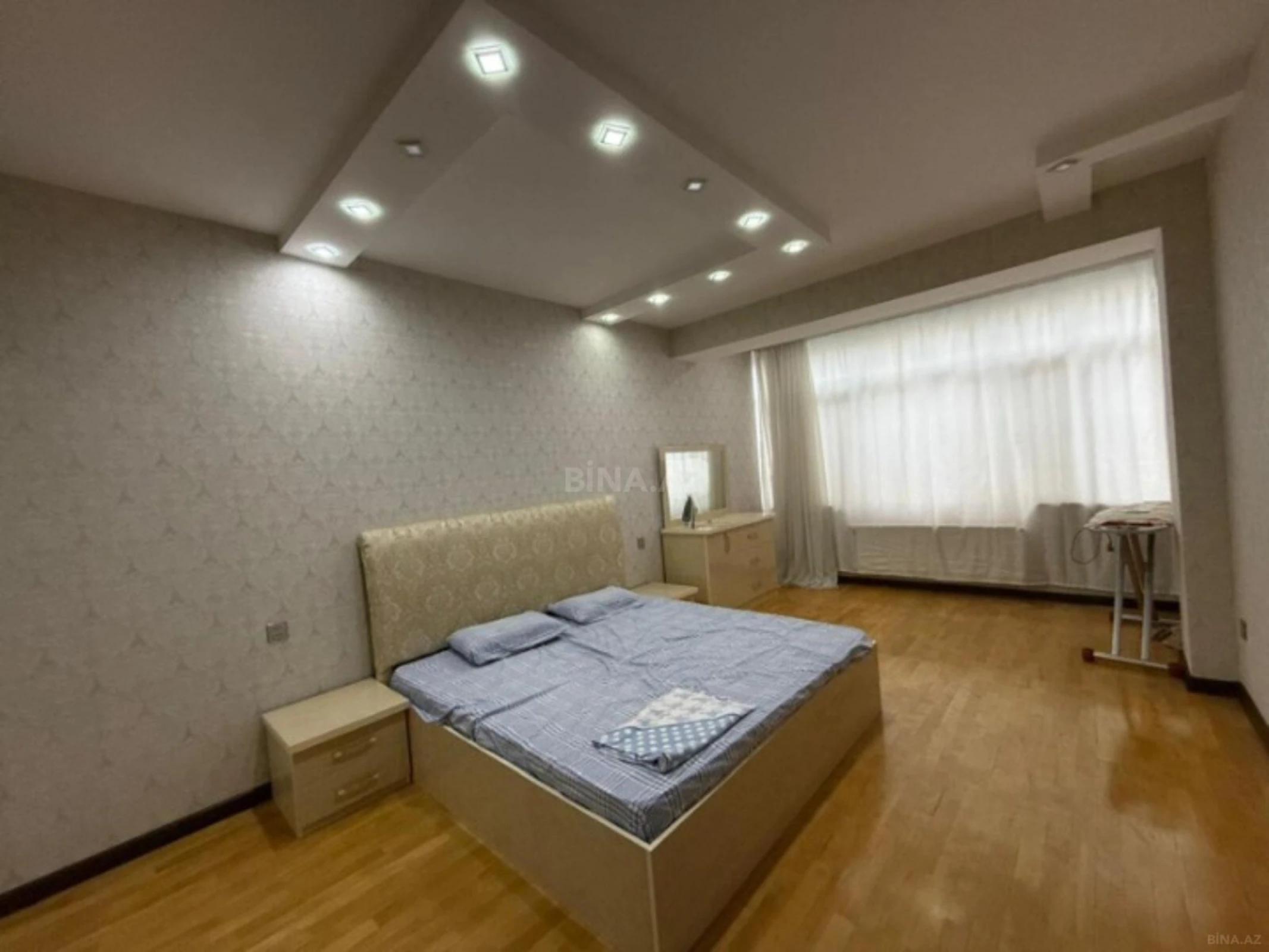 Satılır 3 otaqlı mənzil 136 m²