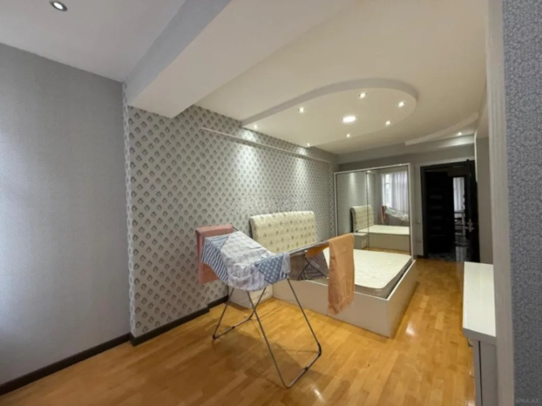 Satılır 3 otaqlı mənzil 136 m²