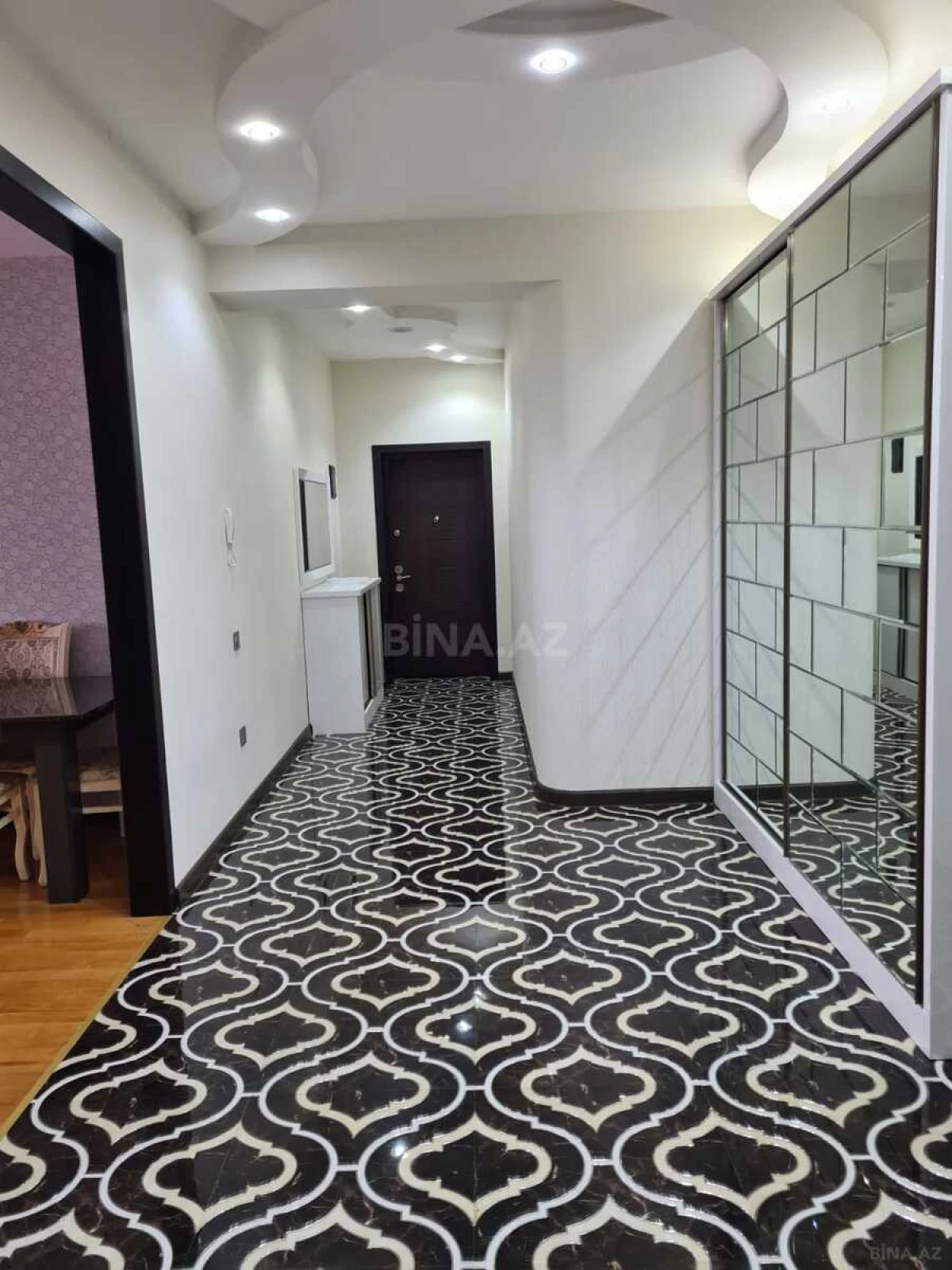 Satılır 3 otaqlı mənzil 136 m²