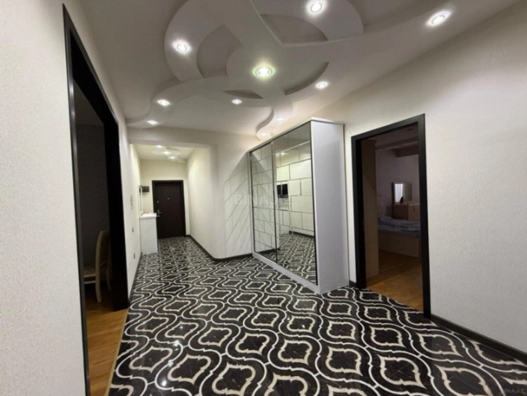 Satılır 3 otaqlı mənzil 136 m²