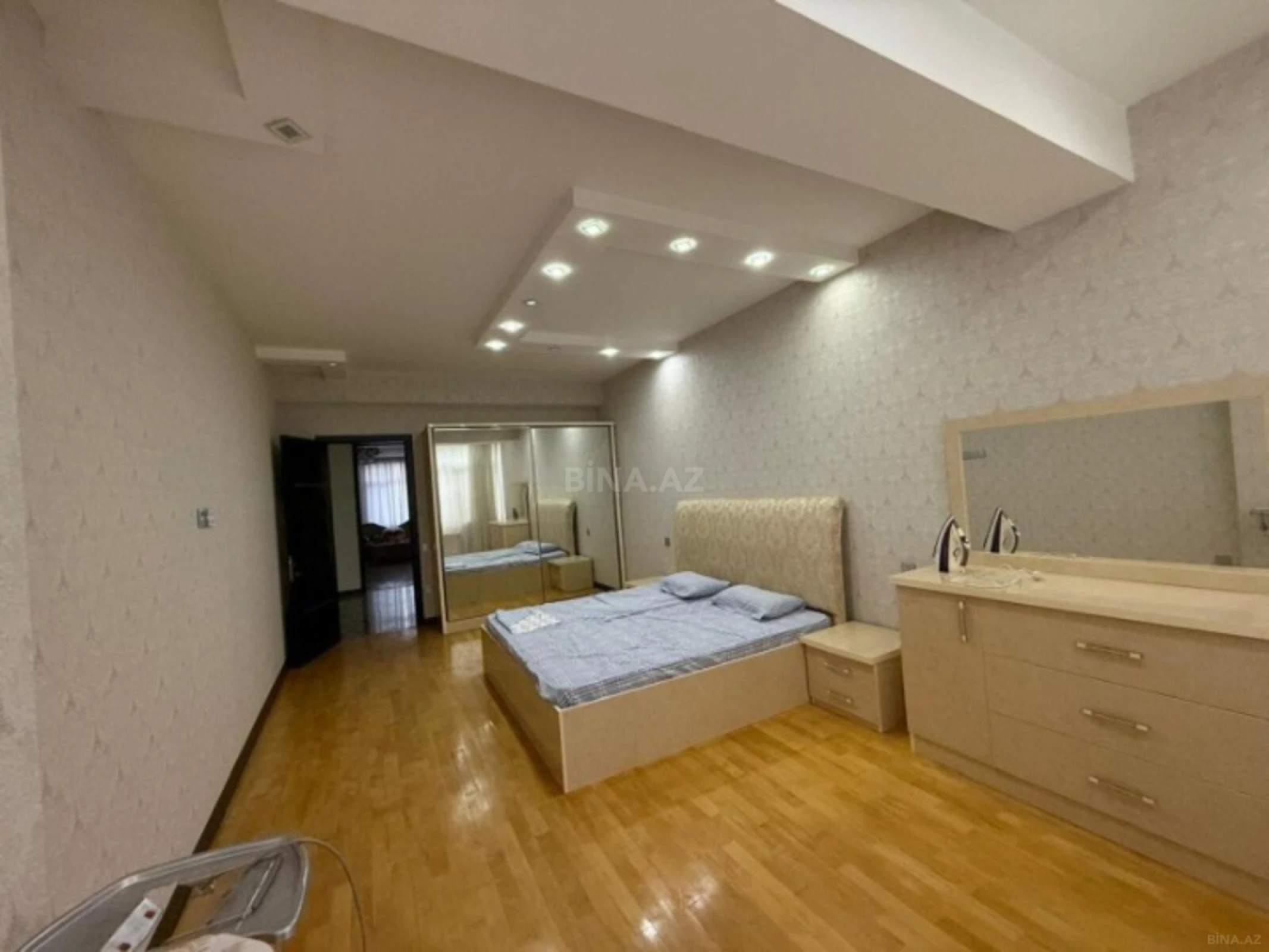 Satılır 3 otaqlı mənzil 136 m²