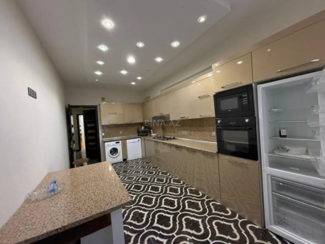 Satılır 3 otaqlı mənzil 136 m²