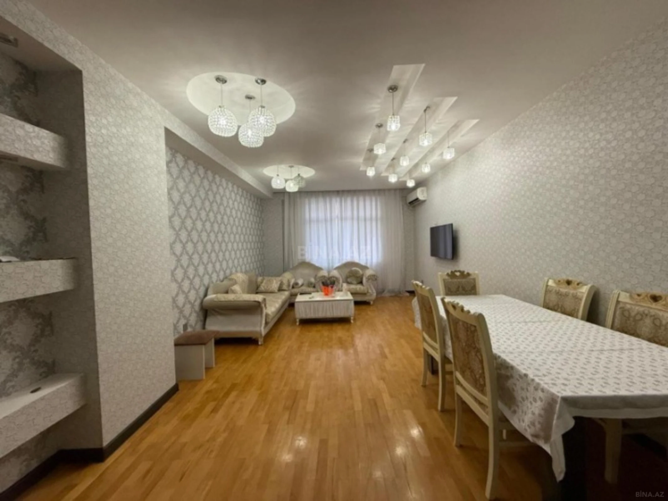 Satılır 3 otaqlı mənzil 136 m²