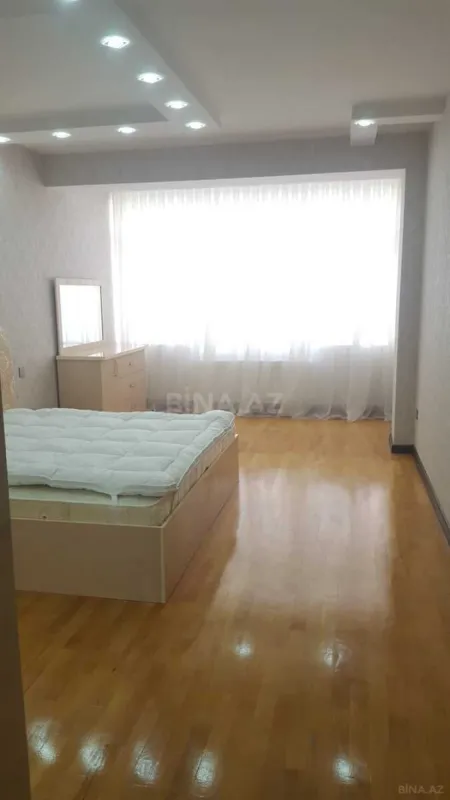 Satılır 3 otaqlı mənzil 136 m²