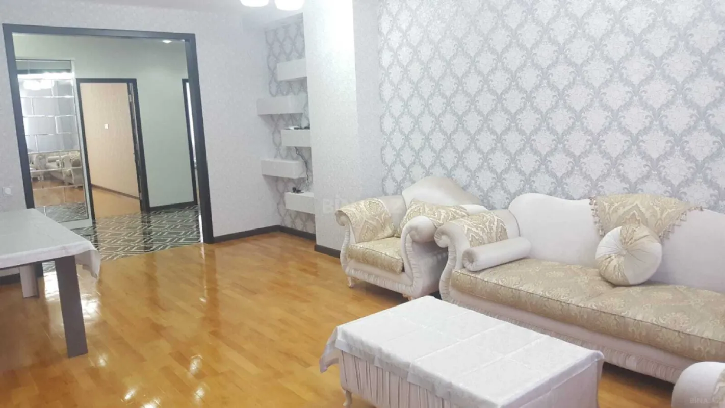 Satılır 3 otaqlı mənzil 136 m²