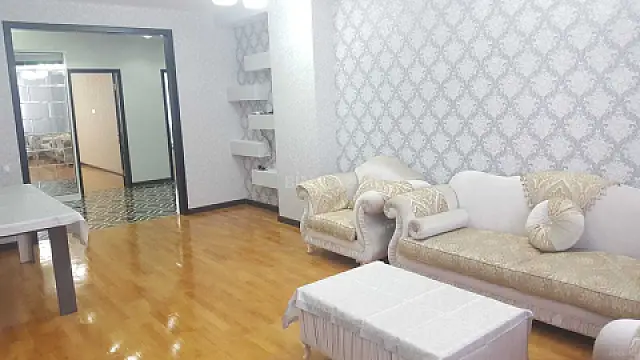 Satılır 3 otaqlı mənzil 136 m²