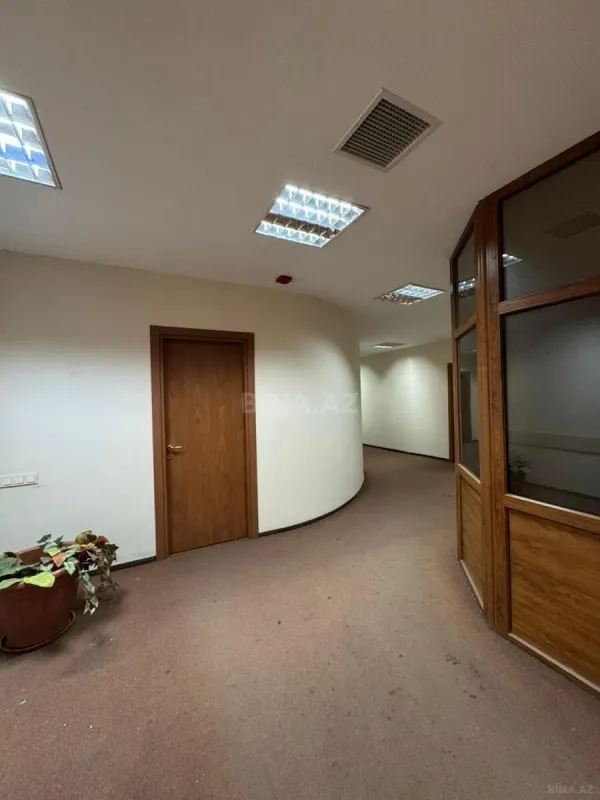 Kirayə verilir 12 otaqlı ofis 550 m²