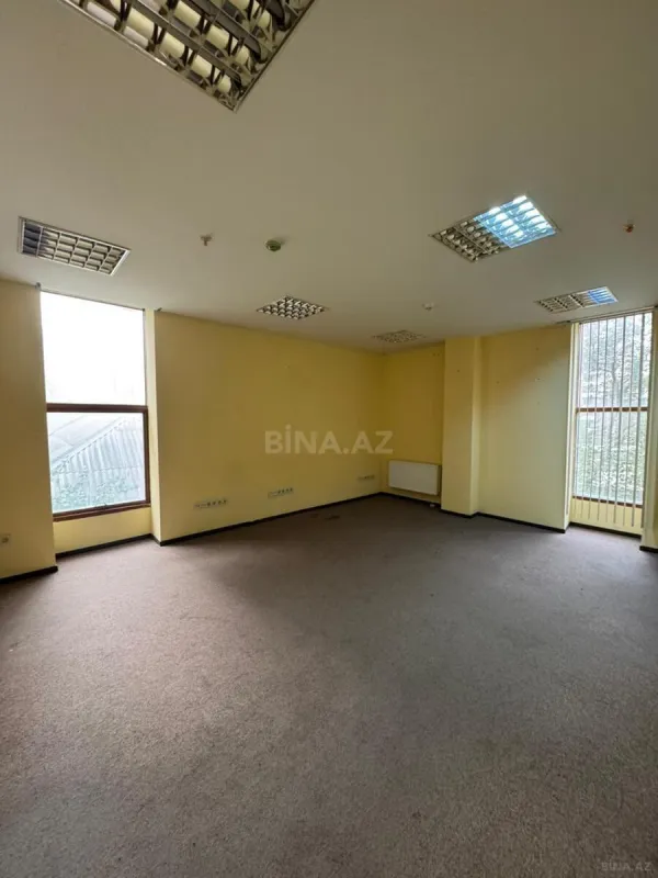 Kirayə verilir 12 otaqlı ofis 550 m²