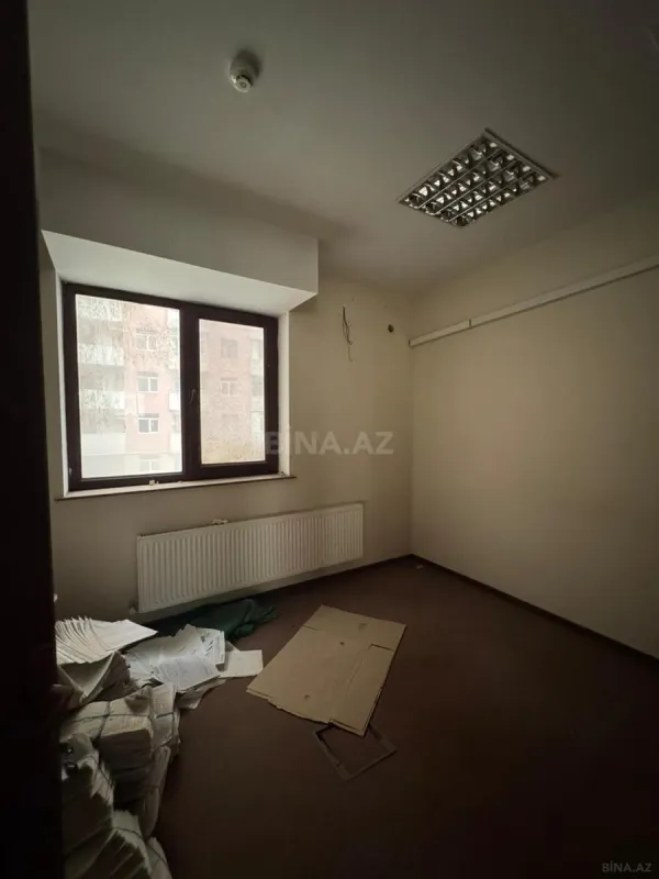 Kirayə verilir 12 otaqlı ofis 550 m²